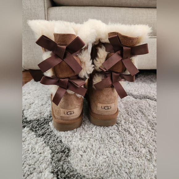 UGG Shoes - Damaged Uggs Bailey Bow II size 8